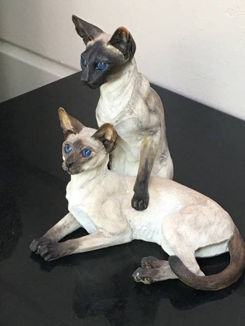 Country Artists Collectable Cat Figurines Siamese Pair Signed and Dated 2004 No: 03527