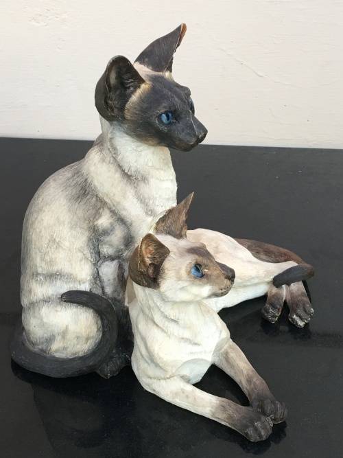 Country Artists Collectable Cat Figurines Siamese Pair Signed and Dated 2004 No: 03527