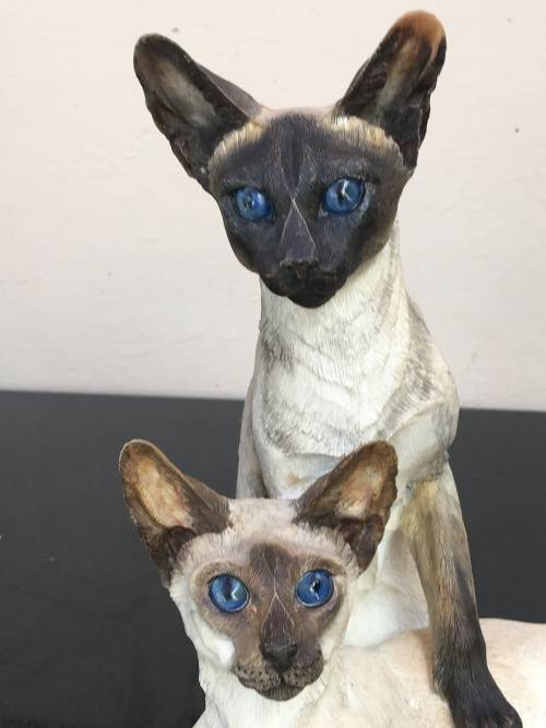 Country Artists Collectable Cat Figurines Siamese Pair Signed and Dated 2004 No: 03527