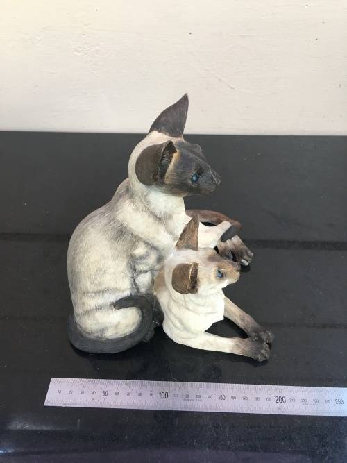Country Artists Collectable Cat Figurines Siamese Pair Signed and Dated 2004 No: 03527