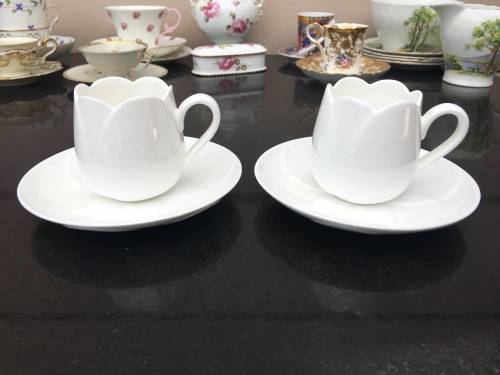 Collectors !!! Ultra Rare ALESSI Porcelain Demitasse / Mocha pair of Tulip Pattern Cups and Saucers