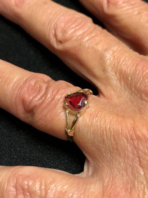 WHAT A BEAUTY !! STUNNING VINTAGE BIRMINGHAM 9ct YELLOW GOLD KUNZITE HEART RING - 1.86g - SIZE O 1/2