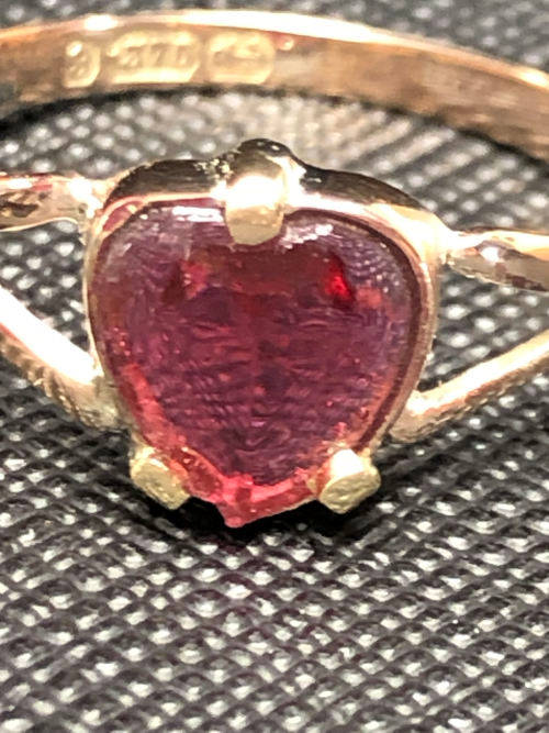 WHAT A BEAUTY !! STUNNING VINTAGE BIRMINGHAM 9ct YELLOW GOLD KUNZITE HEART RING - 1.86g - SIZE O 1/2