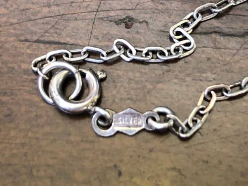 WOW !!! STUNNING VINTAGE STERLING SILVER NECKLACE WITH AN IVORINE PENDANT- 5.18g