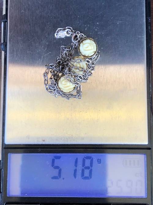 WOW !!! STUNNING VINTAGE STERLING SILVER NECKLACE WITH AN IVORINE PENDANT- 5.18g