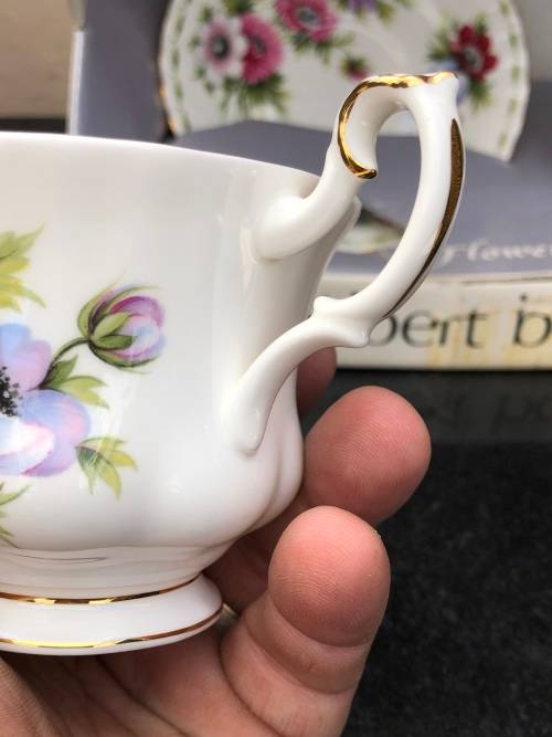 ROYAL ALBERT ANEMONES FLOWER OF THE MONTH MARCH DUO AND POSY IN THE ORIGINAL BOX - DUO IS MINT !!!