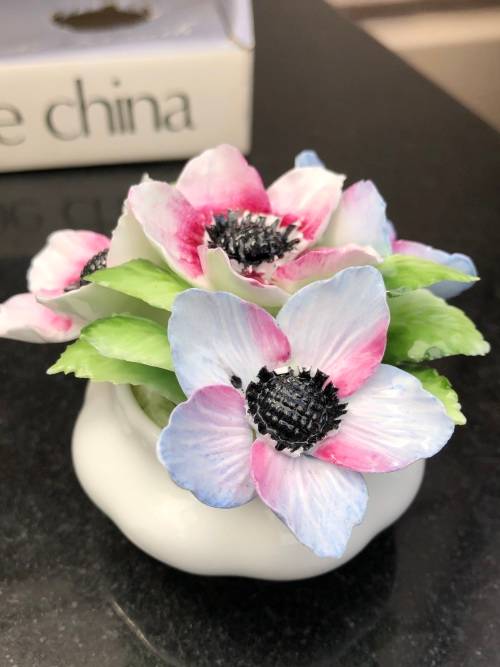 ROYAL ALBERT ANEMONES FLOWER OF THE MONTH MARCH DUO AND POSY IN THE ORIGINAL BOX - DUO IS MINT !!!