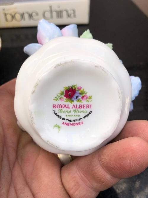 ROYAL ALBERT ANEMONES FLOWER OF THE MONTH MARCH DUO AND POSY IN THE ORIGINAL BOX - DUO IS MINT !!!