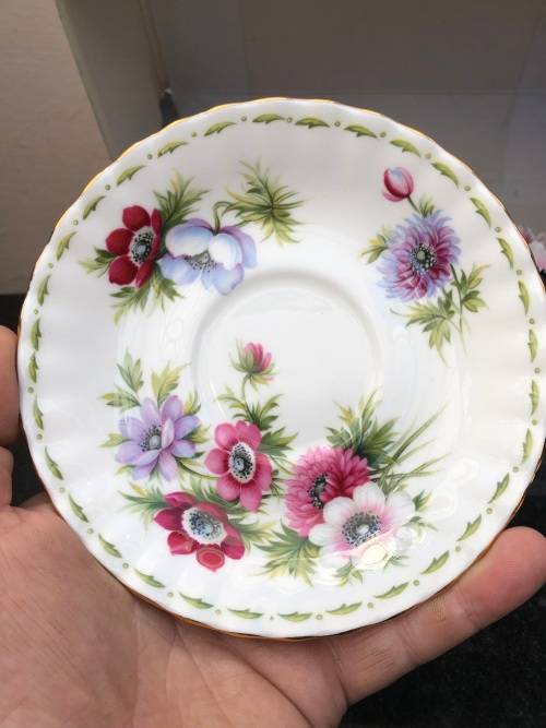 ROYAL ALBERT ANEMONES FLOWER OF THE MONTH MARCH DUO AND POSY IN THE ORIGINAL BOX - DUO IS MINT !!!
