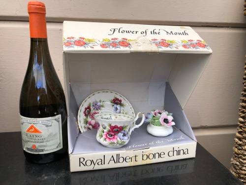ROYAL ALBERT ANEMONES FLOWER OF THE MONTH MARCH DUO AND POSY IN THE ORIGINAL BOX - DUO IS MINT !!!