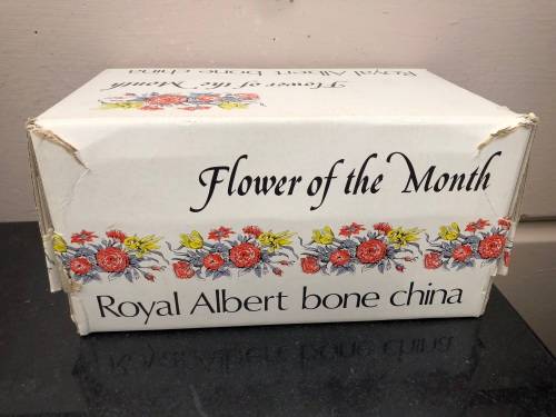 ROYAL ALBERT ANEMONES FLOWER OF THE MONTH MARCH DUO AND POSY IN THE ORIGINAL BOX - DUO IS MINT !!!