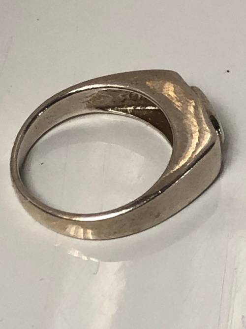 BEAUTIFUL STERLING SILVER AND PERIDOT DRESS RING - 4.92g - SIZE P