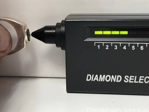 BEAUTIFUL STERLING SILVER AND PERIDOT DRESS RING - 4.92g - SIZE P