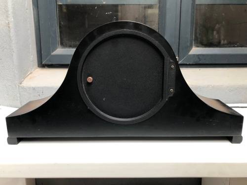 STUNNING RHYTHM WOOD CASED QUARTZ MANTEL CLOCK CHIMING ON THE HALF AND ON THE HOUR