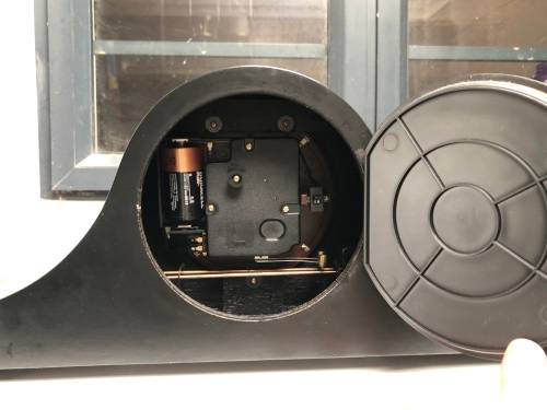 STUNNING RHYTHM WOOD CASED QUARTZ MANTEL CLOCK CHIMING ON THE HALF AND ON THE HOUR