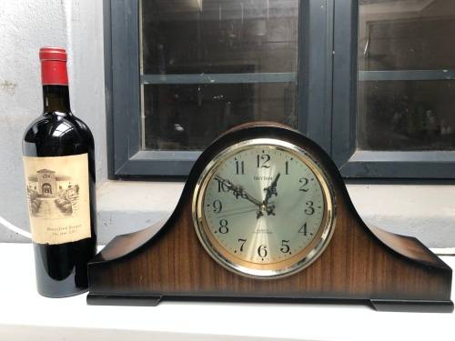 STUNNING RHYTHM WOOD CASED QUARTZ MANTEL CLOCK CHIMING ON THE HALF AND ON THE HOUR