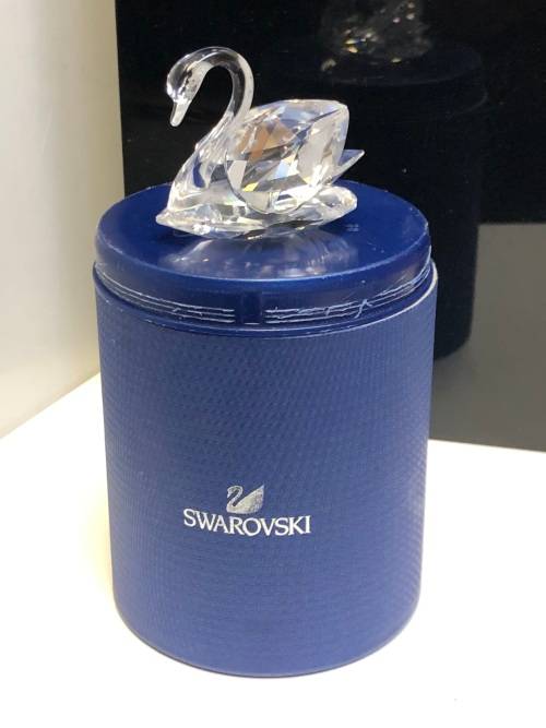 MID SIZED SWAROVSKI CRYSTAL SWAN IN AN ORIGINAL BOX - MINT CONDITION