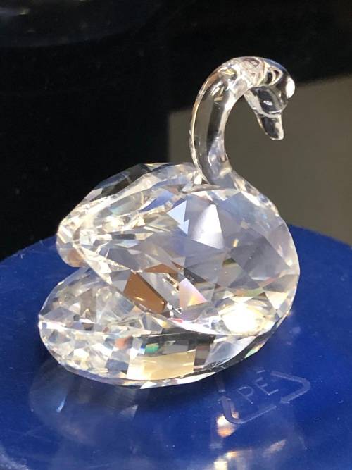 MID SIZED SWAROVSKI CRYSTAL SWAN IN AN ORIGINAL BOX - MINT CONDITION