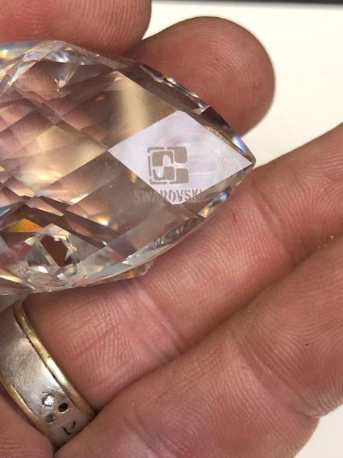 MID SIZED SWAROVSKI CRYSTAL SWAN IN AN ORIGINAL BOX - MINT CONDITION