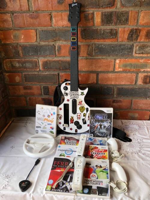 JOBLOT OF WII CONTROLLERS AND GUITAR HERO AS WELL AS VARIOUS GAMES