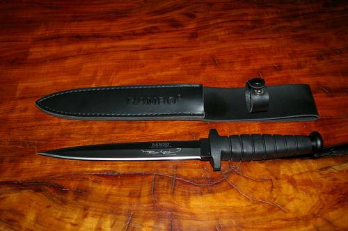 RAMBO VI COLLECTERS KNIFE SET SIGNED AND WITH POUCH