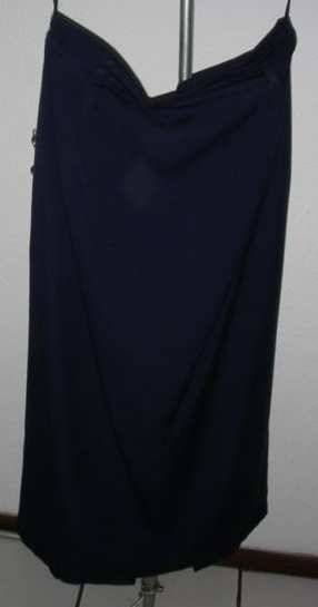 Stunning Vintage navy blue pencil skirt, hangs beautifully ! Size 38, extremely flattering