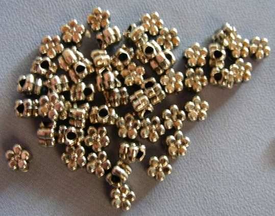 50x Silver Daisy spacers / beads - 5mm