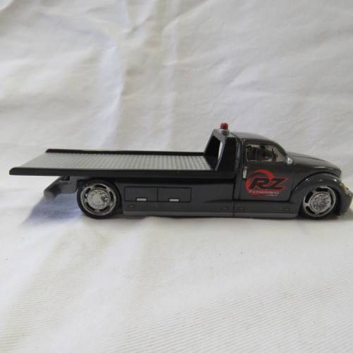 Maisto RZ towing flat bed tow truck