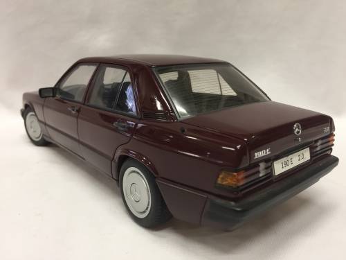 AutoArt Mercedes-Benz 190E 20 model car - scale 1/18