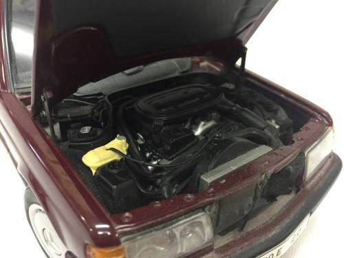 AutoArt Mercedes-Benz 190E 20 model car - scale 1/18