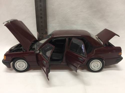 AutoArt Mercedes-Benz 190E 20 model car - scale 1/18