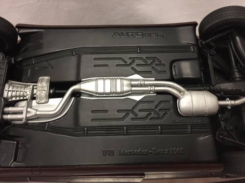 AutoArt Mercedes-Benz 190E 20 model car - scale 1/18