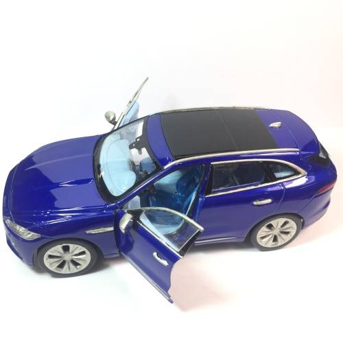 Welly Jaguar F-Pace model car - scale 1/24