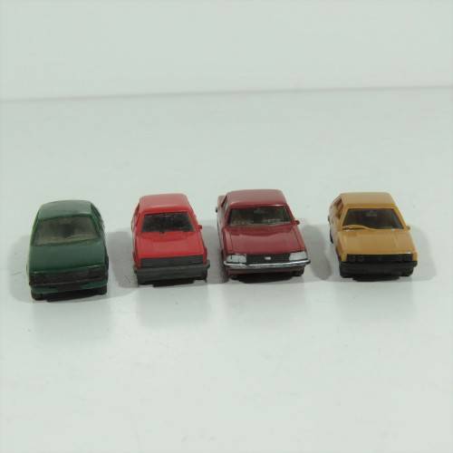 Lot of 4 HO scale plastic model cars