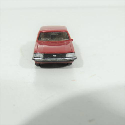 Lot of 4 HO scale plastic model cars