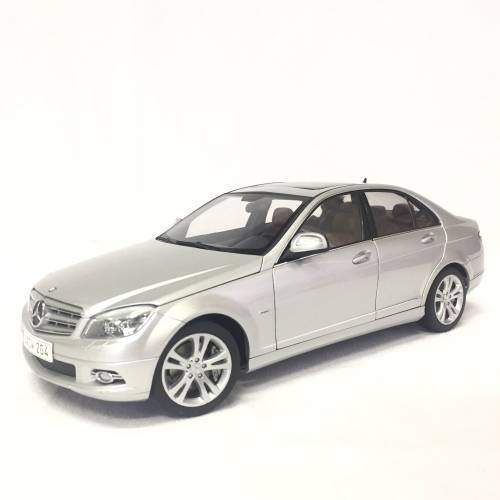 AutoArt Mercedes-Benz C-class model car - scale 1/18