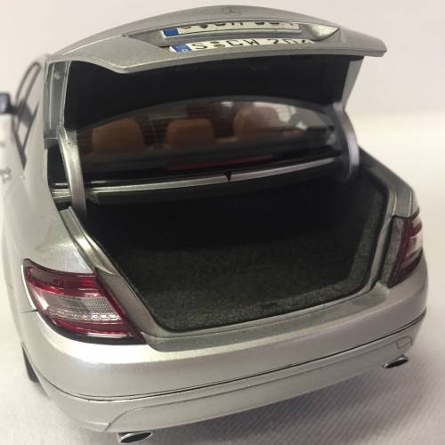 AutoArt Mercedes-Benz C-class model car - scale 1/18