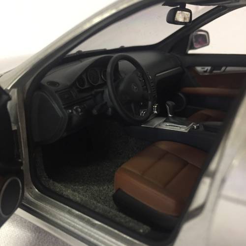 AutoArt Mercedes-Benz C-class model car - scale 1/18