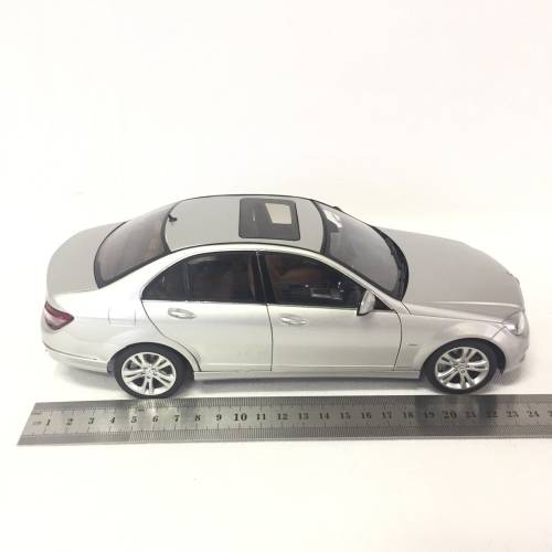 AutoArt Mercedes-Benz C-class model car - scale 1/18