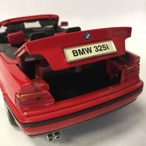 Maisto 1993 BMW 325i convertible model car - scale 1/18
