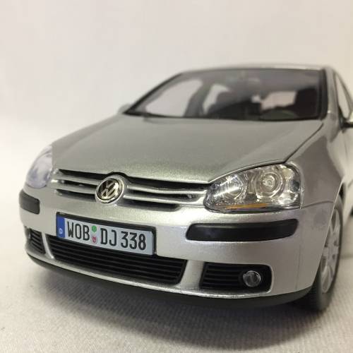 Welly Volskwagen Golf V 1.6 FSi model car - scale 1/18