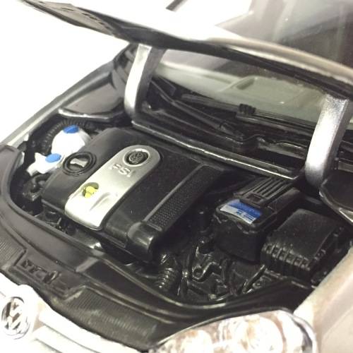 Welly Volskwagen Golf V 1.6 FSi model car - scale 1/18