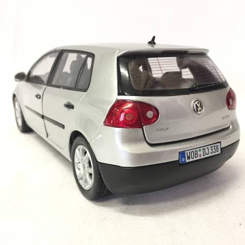 Welly Volskwagen Golf V 1.6 FSi model car - scale 1/18