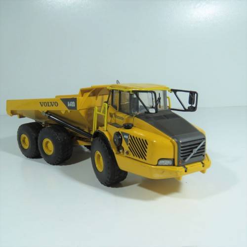 Volvo A40 D Articulated dump truck die-cast construction model - Scale 1/50 - Rear wheels repaired