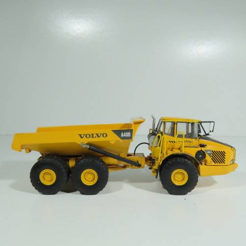 Volvo A40 D Articulated dump truck die-cast construction model - Scale 1/50 - Rear wheels repaired