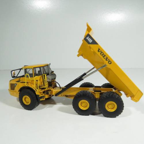 Volvo A40 D Articulated dump truck die-cast construction model - Scale 1/50 - Rear wheels repaired