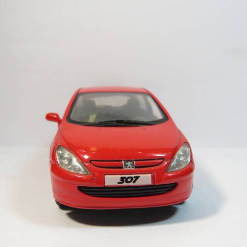 Kinsmart 2001 Peugeot 307 XSI model car - Pull back action - Scale 1/32