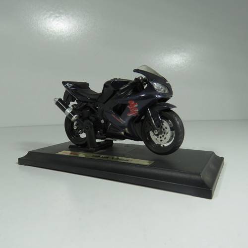 Maisto Yamaha YZF-R1 model motorcycle  scale 1/18