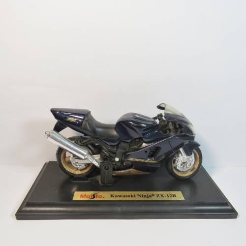 Maisto Kawasaki Ninja ZX-12 R model motorcycle - Scale 1/18