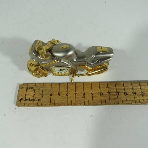 Platinum quartz motorcycle shaped metal desk clock - Needs batteries